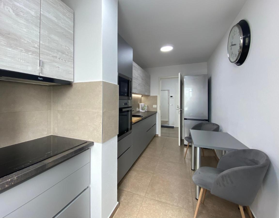 Astoria Apartment - Pet Friendly Brasov Bagian luar foto
