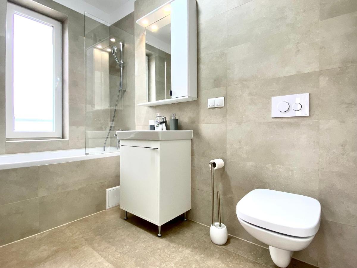 Astoria Apartment - Pet Friendly Brasov Bagian luar foto