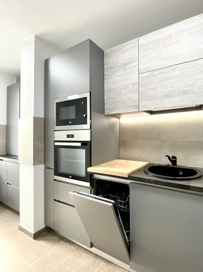 Astoria Apartment - Pet Friendly Brasov Bagian luar foto